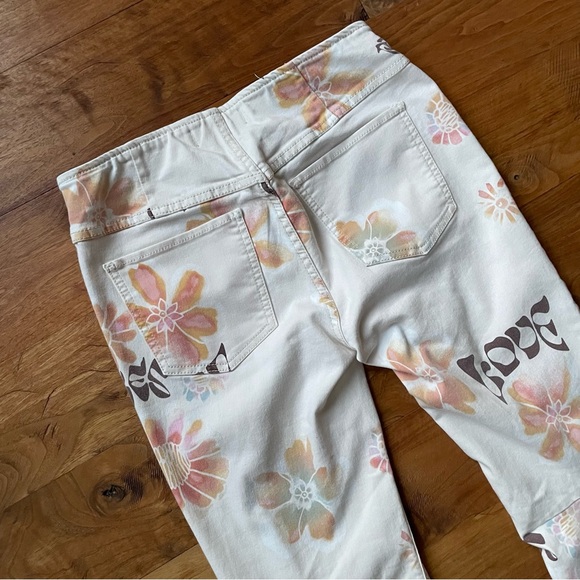 We The Free Penny Pull-On Printed Flare Jeans Floral Good Vibes Combo sz 28 - Picture 7 of 16
